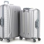 Đánh giá độ bền và tính năng thông minh trên các dòng vali khóa khung