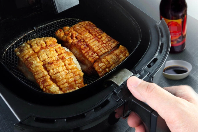 Giải đáp băn khoăn nấu bằng nồi chiên không dầu có gây ung thư